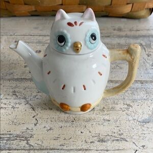 Small owl teapot​​​​​​​​​​​​